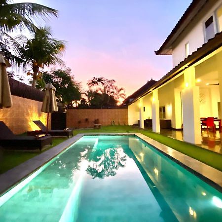 Villa Julia | Heart Of Seminyak | 350M Beach Kültér fotó