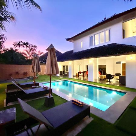 Villa Julia | Heart Of Seminyak | 350M Beach Kültér fotó