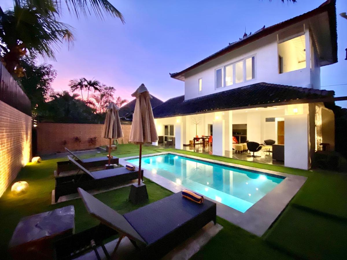Villa Julia | Heart Of Seminyak | 350M Beach Kültér fotó