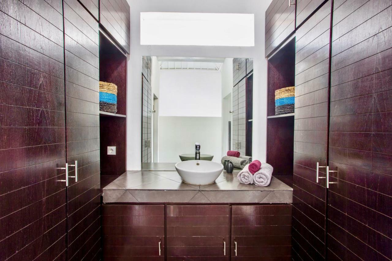 Villa Julia | Heart Of Seminyak | 350M Beach Kültér fotó